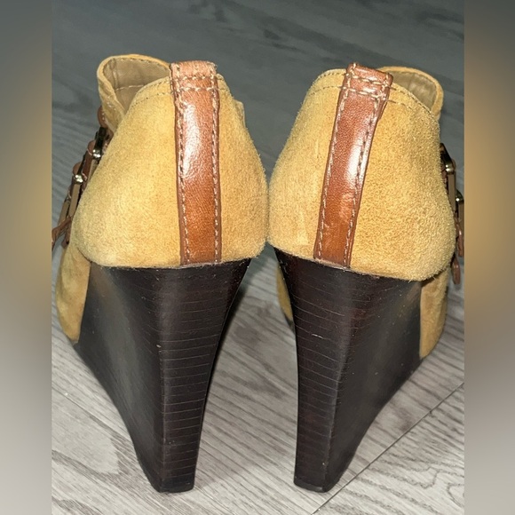 Tory Burch Gabriel High Wedge, Size 7M - Picture 7 of 16